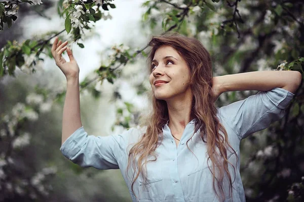 Woman enjoying bloom of apple trees — Stock Photo, Image