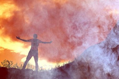 keşiş Dağı'nda dua silüeti