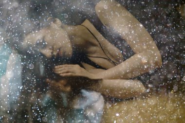 genç kadın speeping