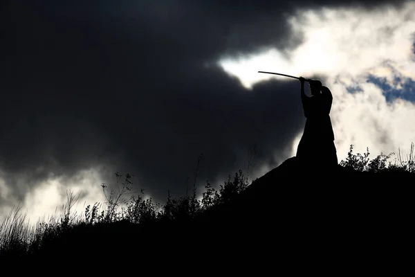 Silhouette of warrior holding sword — Stock Photo, Image