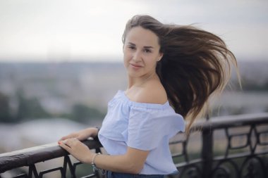 Genç güzel kadın. 