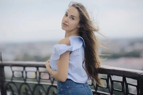 Jovem mulher bonita — Fotografia de Stock