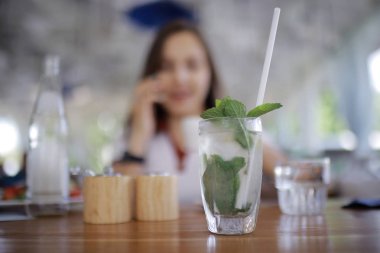 genç kadın rahatlatıcı Restoran