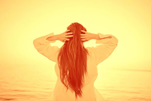 Fată cu păr lung — Fotografie, imagine de stoc