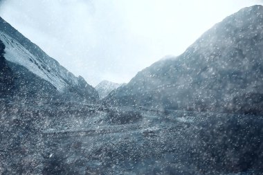 karlı kış dağlar, pitoresk Alp manzara şehrinde hava durumu 