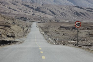 asfalt yol Tibet platosu Dağları, güzel manzara