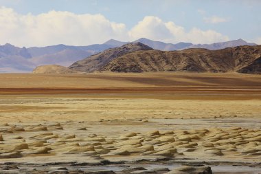 Çöl ve uzak dağlar 