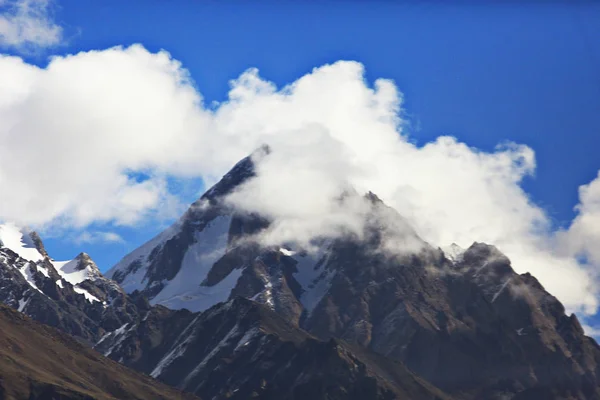 Paisaje de montañas del Himalaya — Foto de Stock