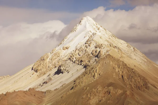 チベット高原の山々 と美しい風景 荒野の素晴らしいパノラマ — ストック写真