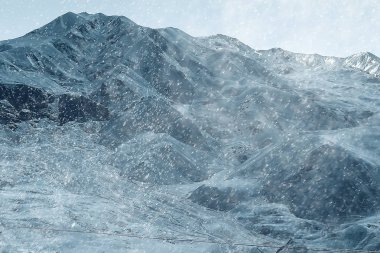 karlı kış dağlar, pitoresk Alp manzara şehrinde hava durumu 