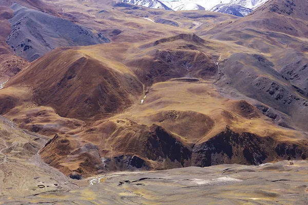 チベット高原の山々 と美しい風景 荒野の素晴らしいパノラマ — ストック写真