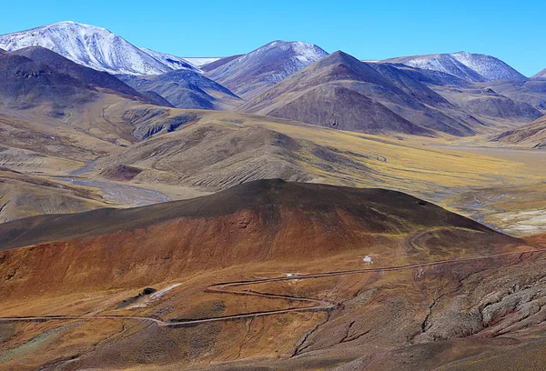 Paisagem Pitoresca Com Montanhas Planalto Tibetano Panorama Incrível Natureza Selvagem — Fotografia de Stock