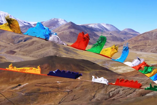 Colorful Buddhist flags — Stock Photo, Image