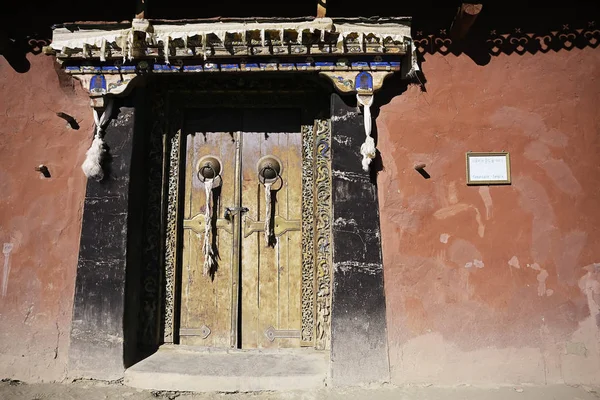 Estupa en el antiguo monasterio tibetano — Foto de Stock