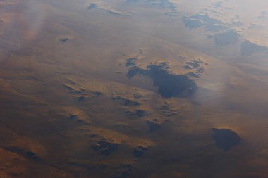 güzel manzara Alp arazi ile uçaktan görüntüleyin. Wilderness şaşırtıcı panorama  