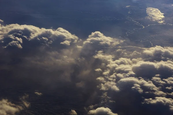 Hermosas Nubes Tierra Lejana Vista Desde Avión —  Fotos de Stock