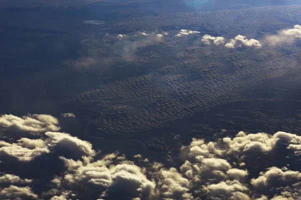 Hermosas Nubes Tierra Lejana Vista Desde Avión —  Fotos de Stock