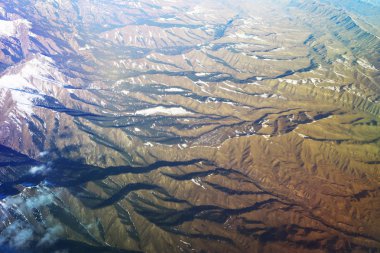 Tibet platosu Dağları ile güzel manzara. Wilderness şaşırtıcı panorama  