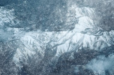 pitoresk dağlar manzara havadan görünümü 