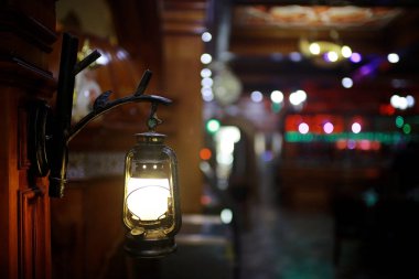 oryantal Restoran, Iran iç parlayan fener