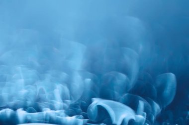 Mavi duman ile soyut sihirli doku, fantezi arka plan bulanık.  