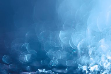 Mavi bokeh ışıkları ile soyut sihirli doku, fantezi arka plan bulanık.   