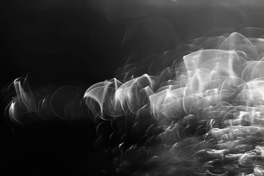 koyu arka plan üzerinde beyaz parlama ışık, sihir efekti yerleşimi.  