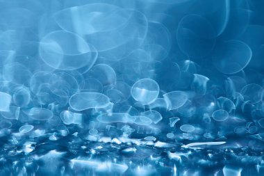 Mavi bokeh ışıkları ile soyut sihirli doku, fantezi arka plan bulanık.   