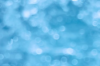 Mavi bokeh ışıkları ile soyut sihirli doku, fantezi arka plan bulanık.   