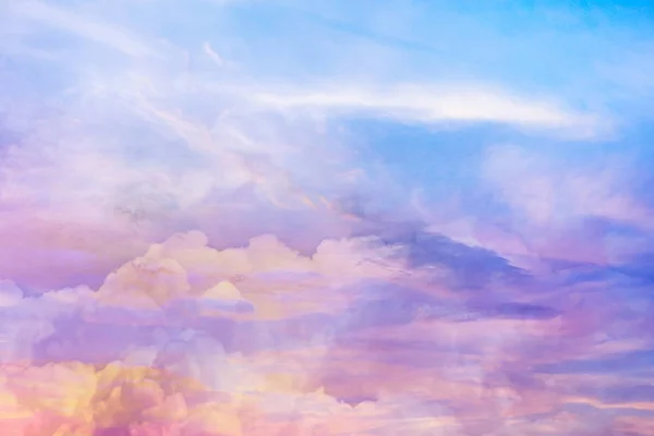 创意水彩背景的戏剧性多云的天空 梦幻多彩 Cloudscape — 图库照片