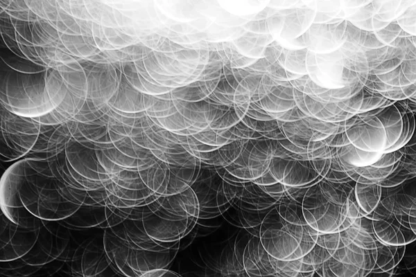 koyu arka plan üzerinde beyaz parlama bokeh ışıklar, sihir efekti yerleşimi.  