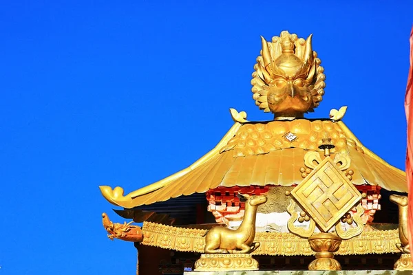 Stupa in ancient Tibetan monastery — Stock Photo, Image