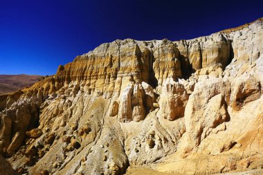 Çöl ve uzak dağlar 