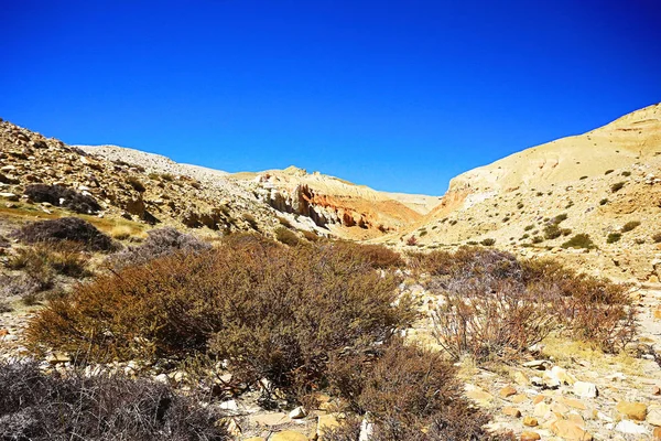 Paisagem Pitoresca Com Montanhas Planalto Tibetano Panorama Incrível Natureza Selvagem — Fotografia de Stock