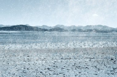 Tibet platosu Dağları ile güzel manzara. Wilderness şaşırtıcı panorama  