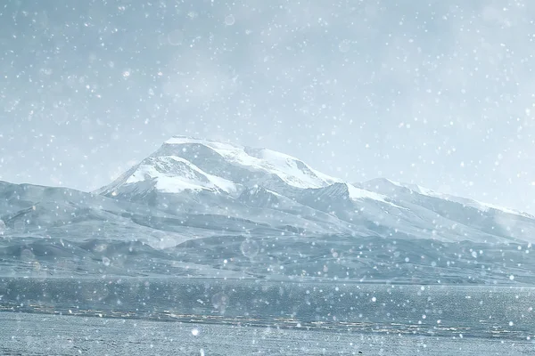 高山の風景の雪に覆われた冬の天候 — ストック写真