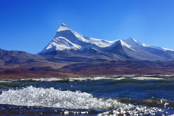 Himalaya Berge und See — Stockfoto
