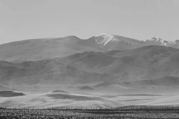 风景如画的西藏高原山脉 神奇的荒野 黑白的全景 — 图库照片