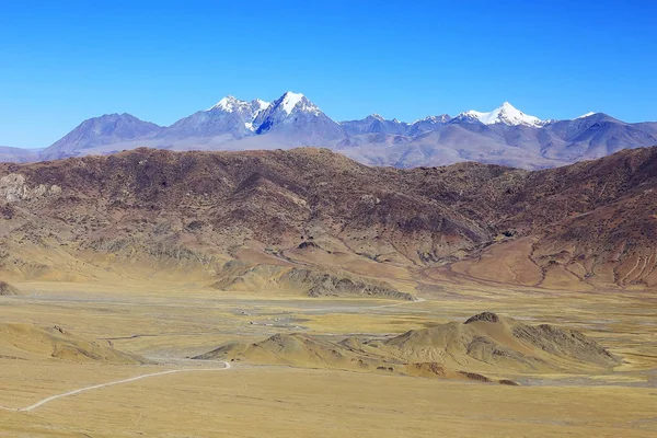 Malowniczy Krajobraz Górami Płaskowyżu Tybetańskiego Wspaniałą Panoramę Pustyni — Zdjęcie stockowe