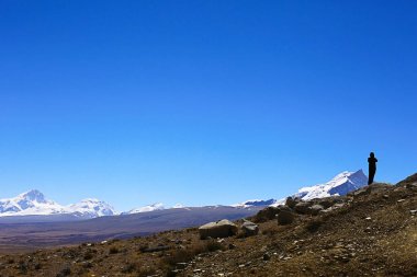 Tibet platosu Dağları ile güzel manzara. Wilderness şaşırtıcı panorama  