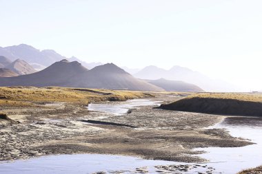 Çöl ve uzak dağlar 