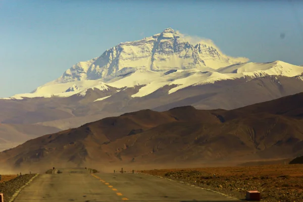 Modern Asfalt Yol Pitoresk Yatay Tibet Platosu Dağlar — Stok fotoğraf