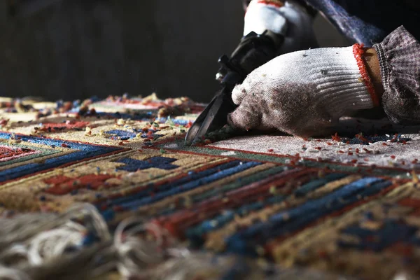 Fabricación de alfombra oriental —  Fotos de Stock