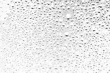 Pencere camına yağmur damlaları 