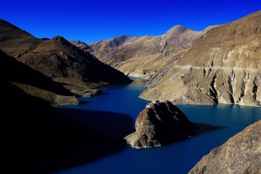 Himalaya Dağları'nda Nehri