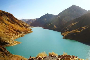 Himalaya Dağları'nda Nehri