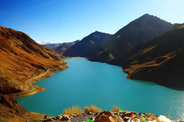 Himalaya Dağları'nda kutsal Gölü