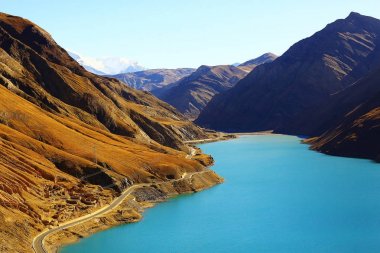 Himalaya Dağları'nda Nehri