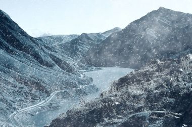 Himalaya Dağları'nda Nehri