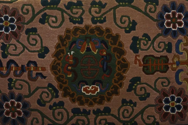 카펫에 전통적인 오리엔탈 장식의 — 스톡 사진